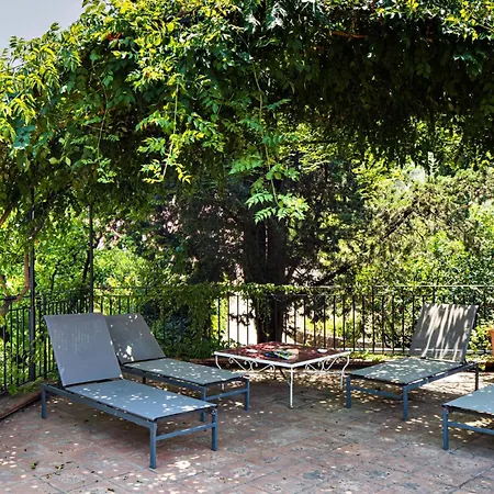 Relais Castelciala 펜션 놀라